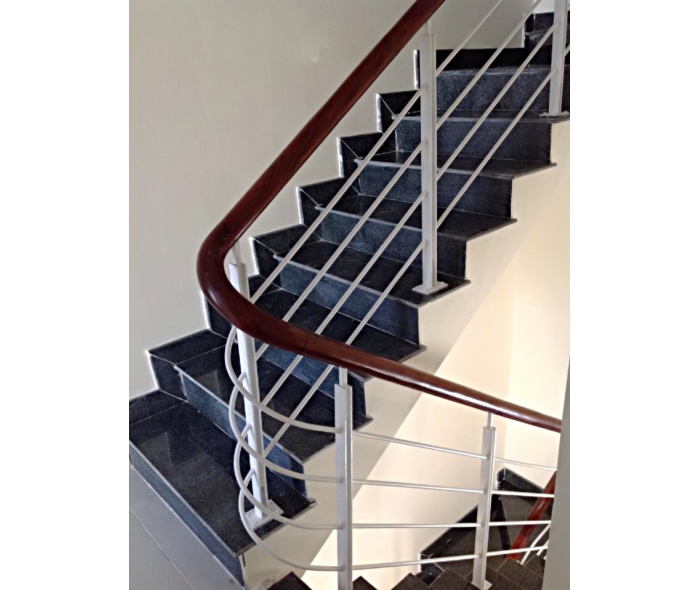 Cầu thang sắt tay vịn gỗ MD07